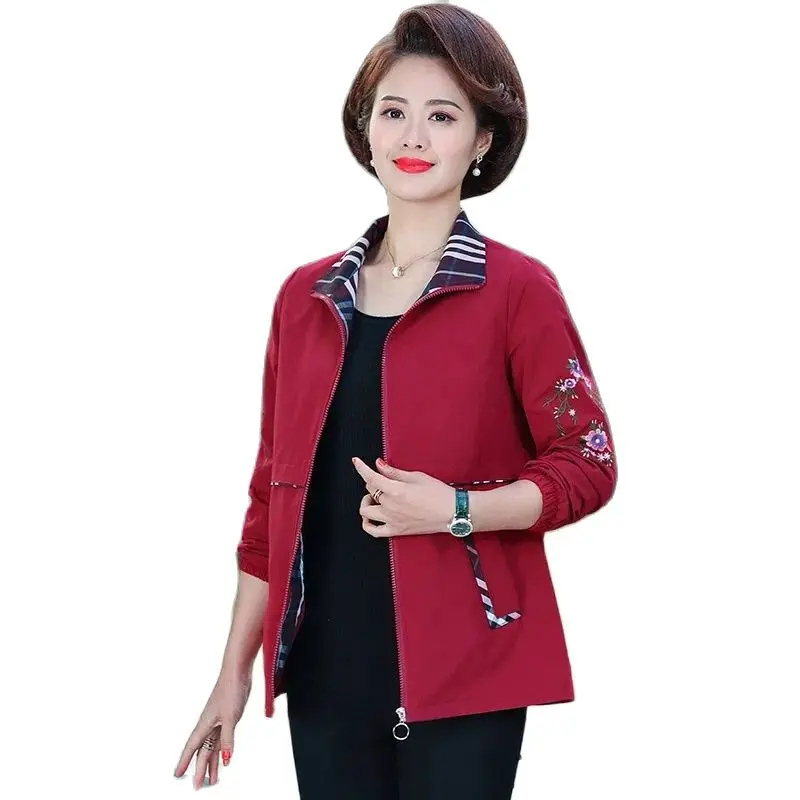 

Fashion Embroidery Jacket Middle-Aged Elderly Women Coat Tops 2023 New Spring Autumn Big Size Short Lined Windbreaker Outerwear
