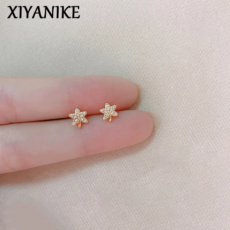 

XIYANIKE Super Sparkling Zirconia Maple Leaf Stud Earrings For Women Girl Fashion New Piercing Jewelry Gift Party сережки