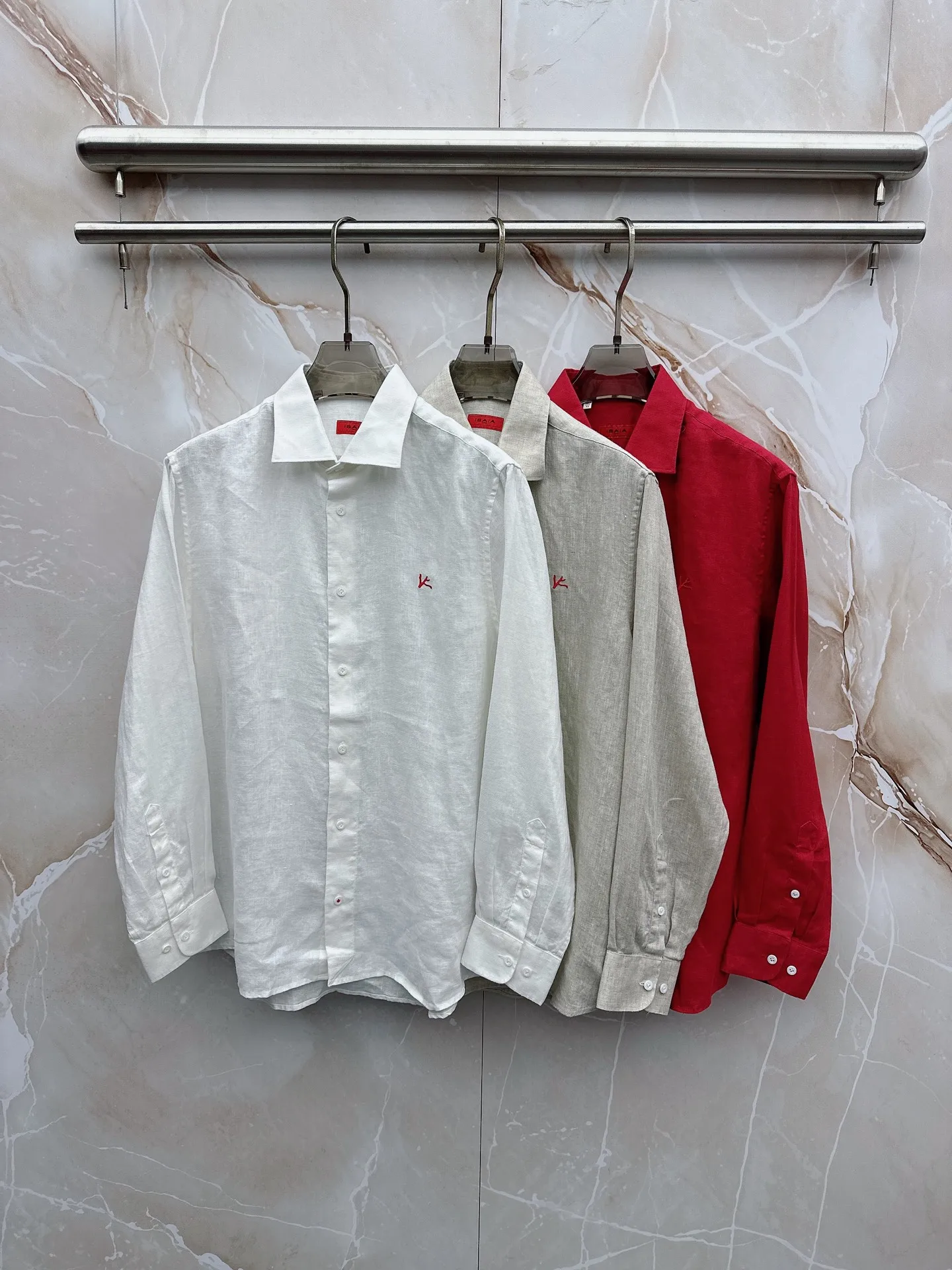 Фото Рубашка BLSK CPRT из льна для мужчин, модель 2027, новая, тонкая, модная, дышащая, с вышивкой, удобная, с длинными рукавами, прямого кроя, качественная, большие размеры S-4XL. №1