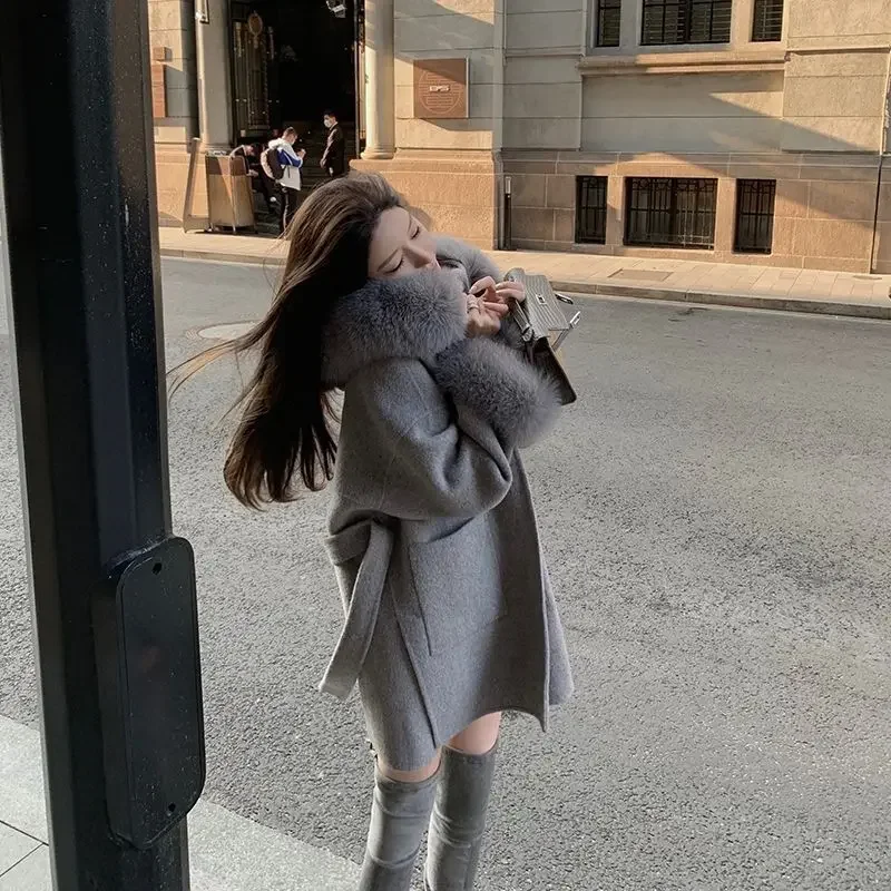 Женское утепленное шерстяное пальто с поясом