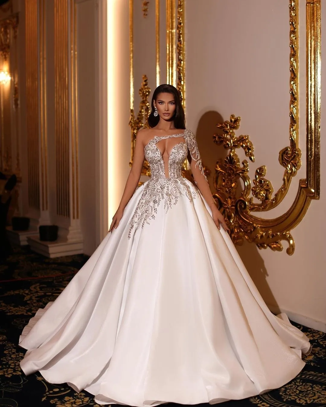

Luxurious Dubai A Gowns One Shoulder Wedding Dress Custom Made Crystals Beaded Illusion Vestido de novia