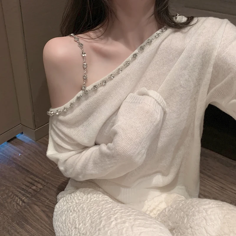 

Spring and Autumn Long-sleeved Knitted T-shirt Ladies Spring New Diamond Strip Sexy One-shoulder Loose White Sweater Thin Top