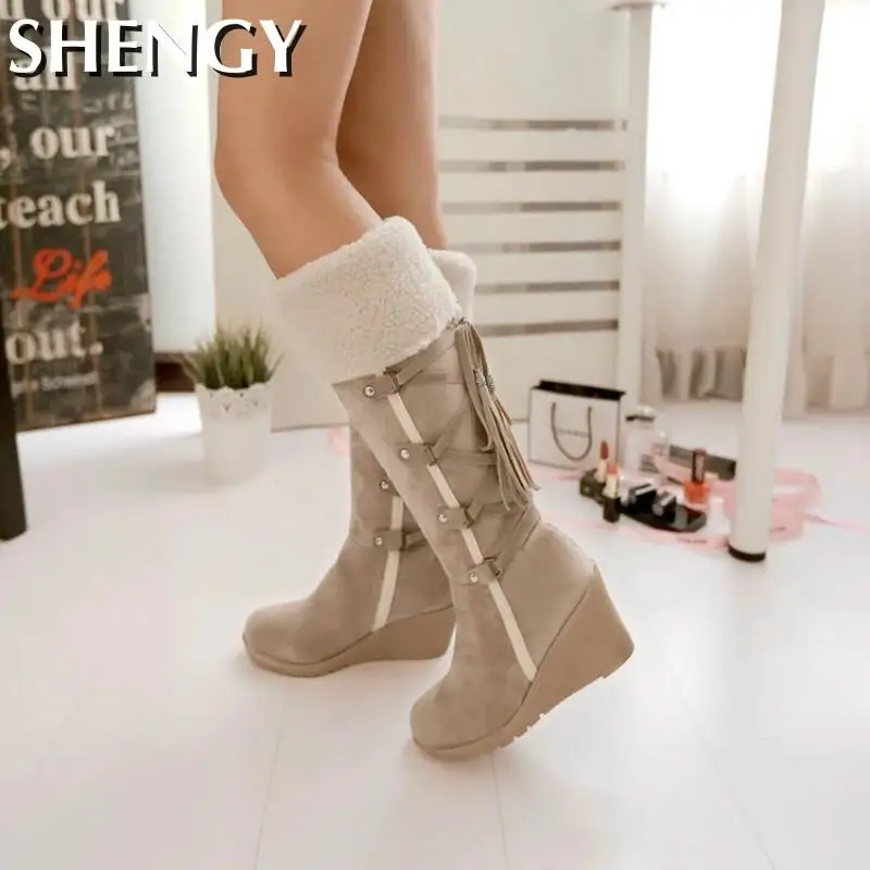 Зимние женские сапоги до колена теплые меховые на танкетке зимние модные длинные