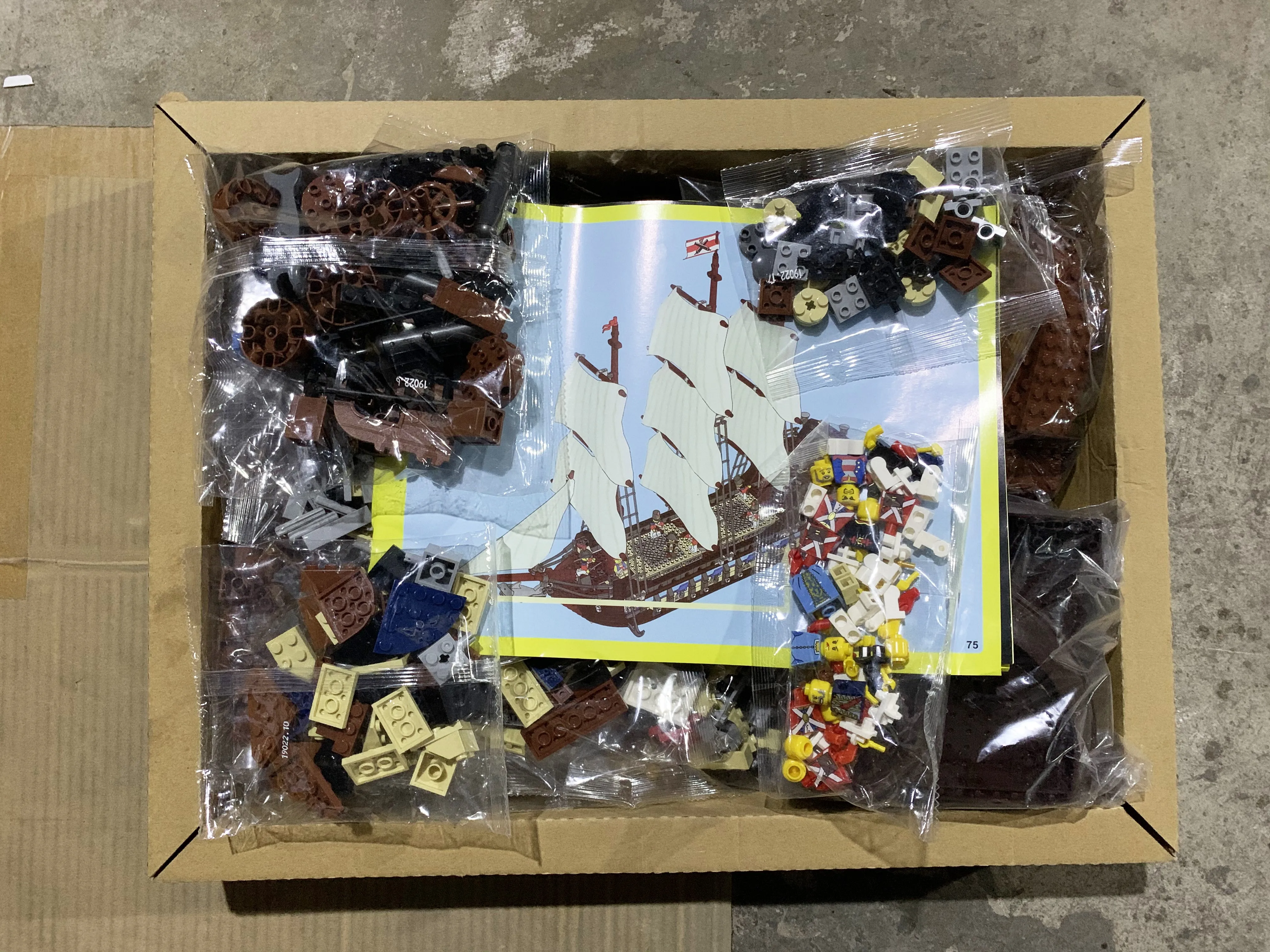 IN Spot 22001 Набор строительных блоков Пираты Имперского карибского моря флагманская