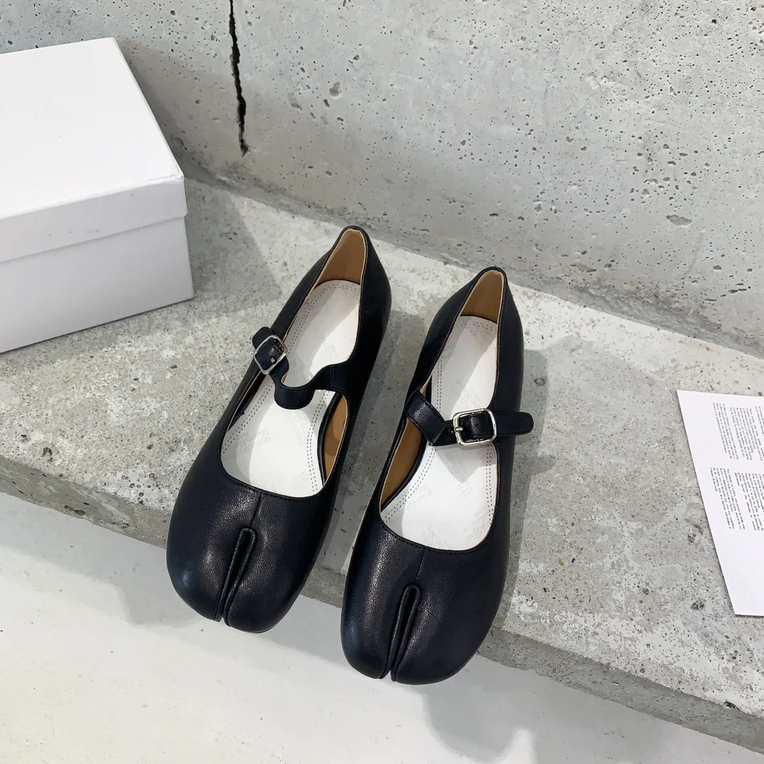 

Replica of International Brand Women's Shoes,Mary Jane,Low Heel,Imported Cowhid,Split-toe,Margiel,Commuting ,Chic and Retro