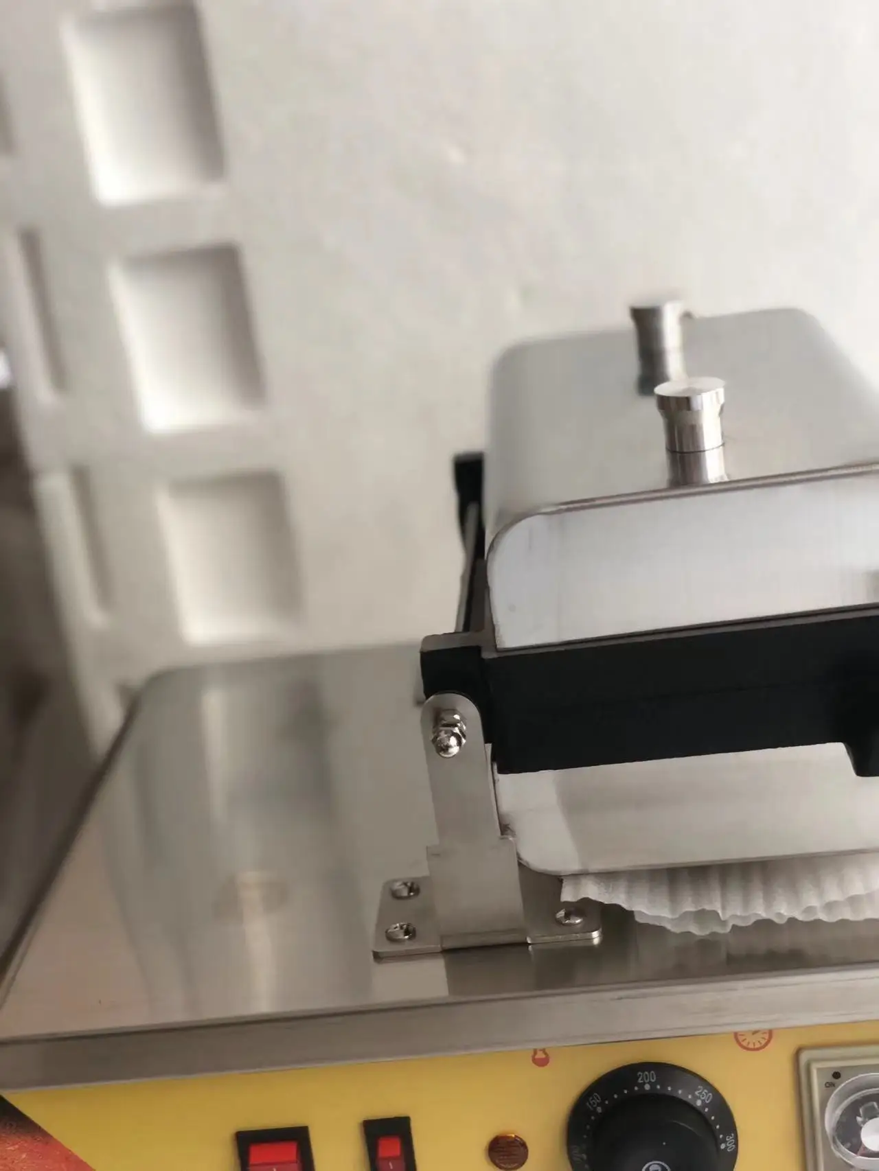 "2023 New Design Crocodile Shape Ice Cream Taiyaki Waffle Machine Open Mouth Waffles Cake Maker