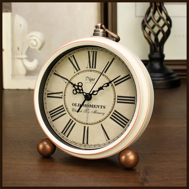 

European Retro Table Clock Metal Bedroom Mute Digital Desktop Clock Office Despertador Digital Home Decor Table Clocks DA60ZZ