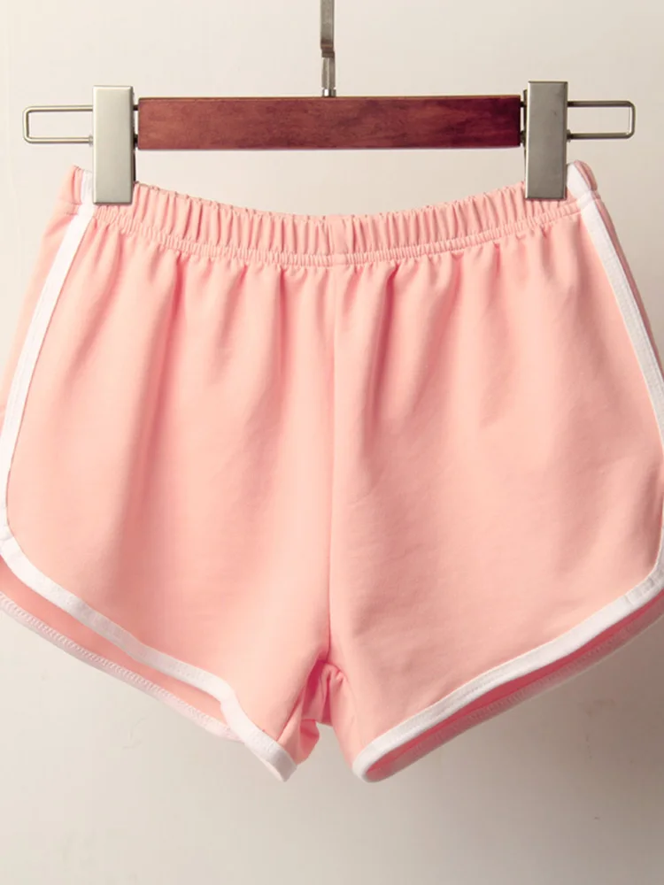 Спортивные шорты женские лето 2024 новые узкие ярких цветов повседневные с