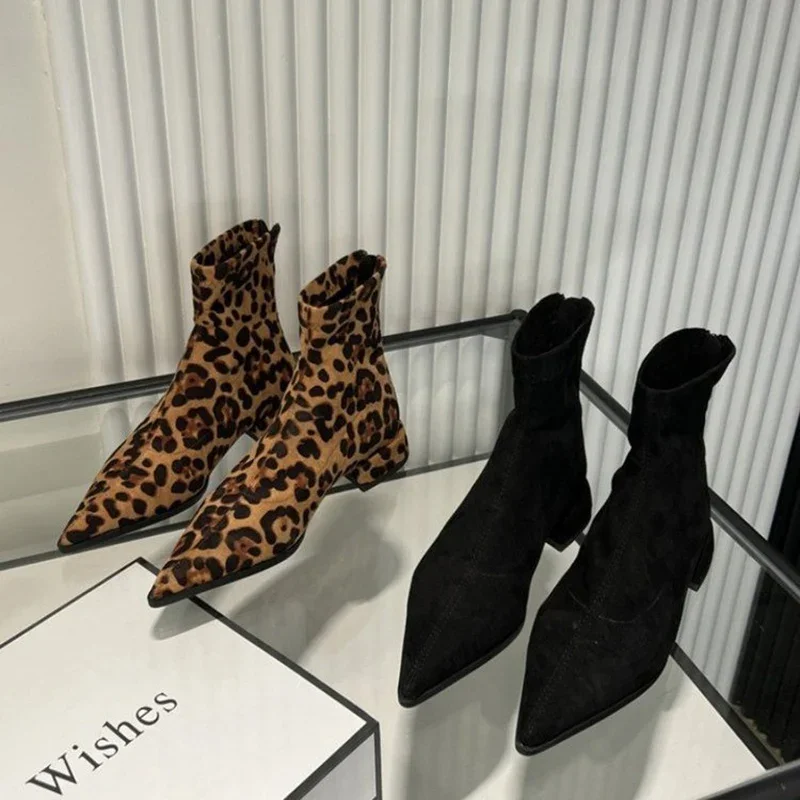 Женские ботильоны на низком квадратном каблуке с леопардовым принтом