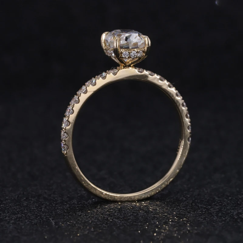 Обручальное кольцо овальной формы с драгоценным камнем vvs 6x8 мм |