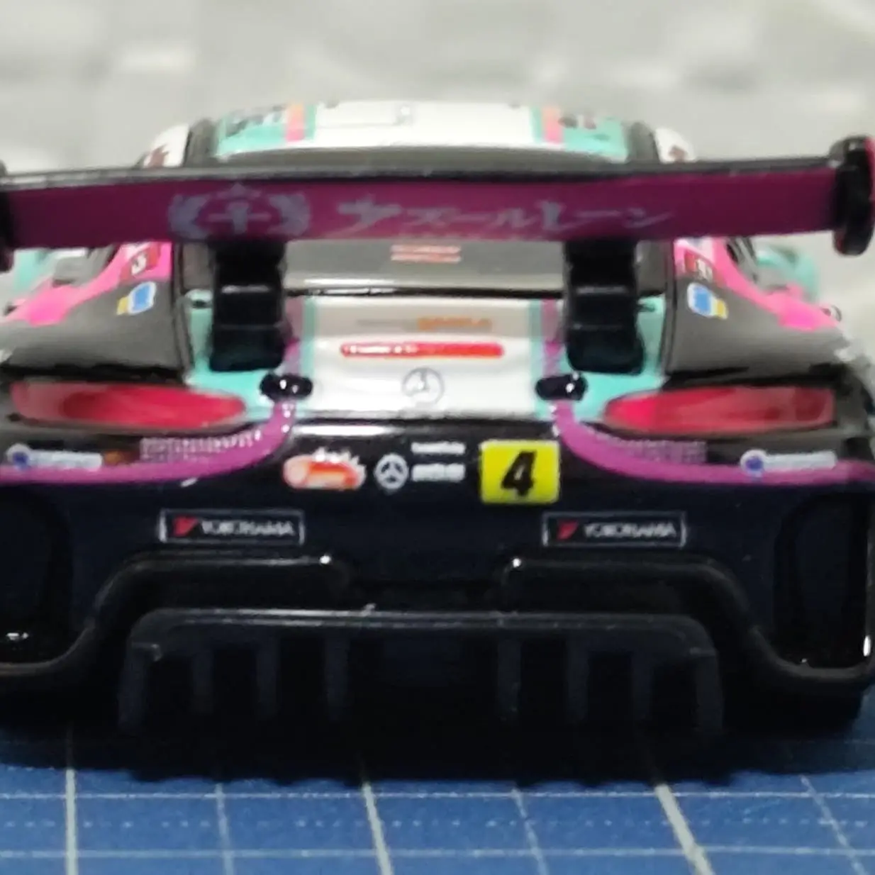 Фото Коллекционная модель Takara Tomy Tomica Premium Series: Hatsune Miku Mercedes AMG, литая машинка, подарок к празднику №5