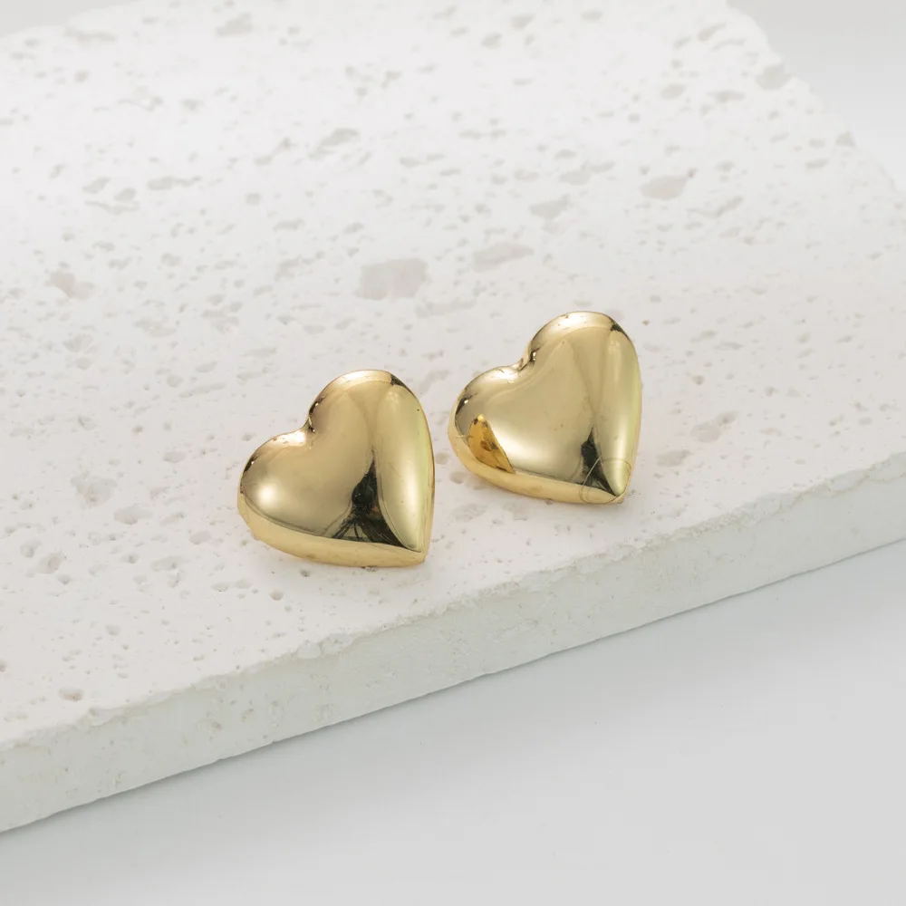 

Niche Design Versatile Heart Stud Earrings For Women Fashion Trend Ladies Earrings Accessories Jewelry Wholesale Direct Sales
