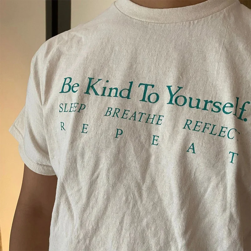 

Футболка хлопковая унисекс с надписью Be Kind To Yourself, Свободная Повседневная Базовая рубашка цвета хаки с коротким рукавом, в стиле кэжуал, на лето