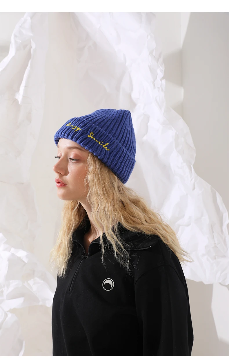 

2022 Winter New style knitted hat whole colored Monogram of embroidery hat Fashion sleeve cap for women or man