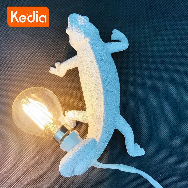 

Unique Decor Table Lamp Eye-catching Bedroom Lamp Handcrafted Creative Design Gecko Lamp Resin Lamp With Intricate Details