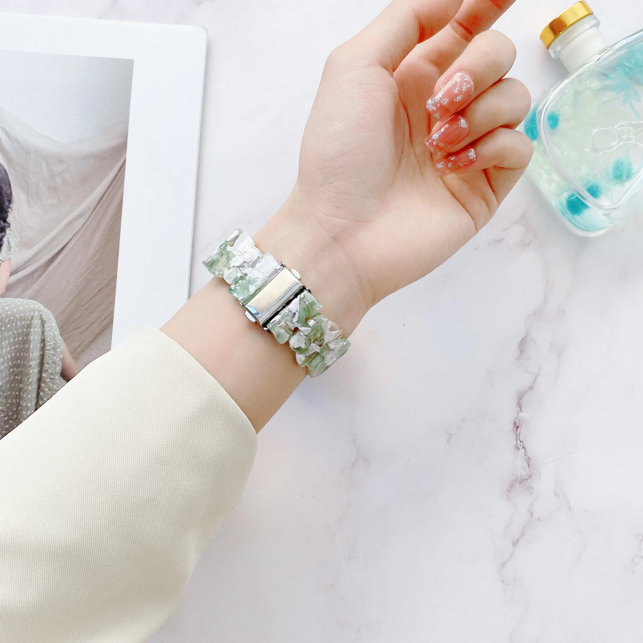 Sweet Resin Strap for Apple Watch band bracelet chain for iwatch87654321SE women fashion butterfly band for Iwatch Ultra wrist