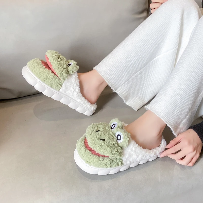 Женские тапочки из крокодиловой кожи с героями мультфильмов милая домашняя