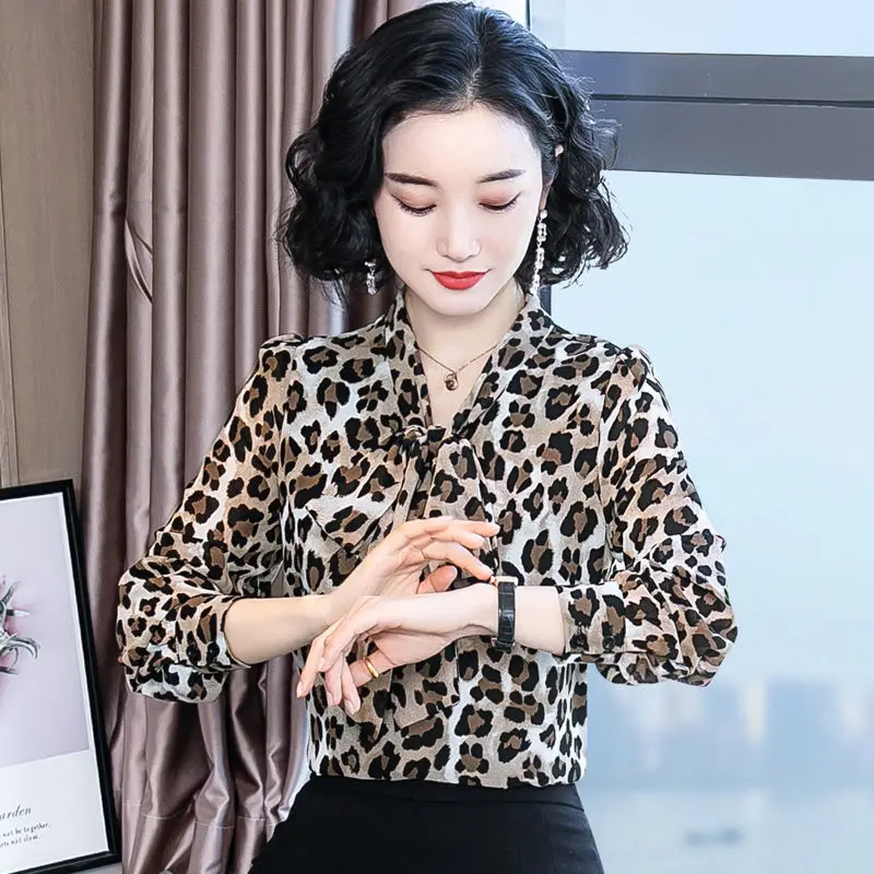 

Silk t shirt female sleeve spring and autumn fashion casual V-neck traveled leopard long sleeve v neck female t shirt clothing