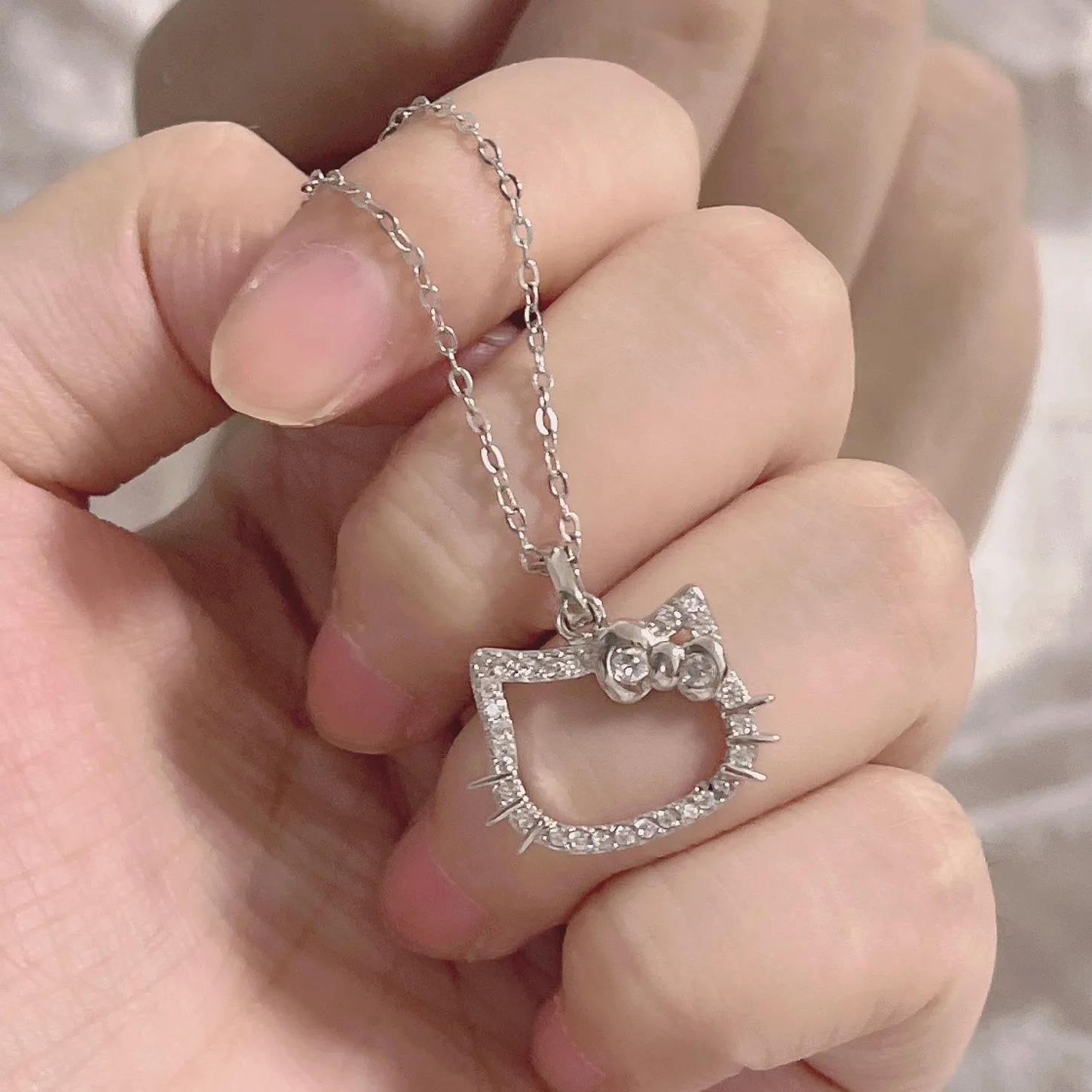 

one piece Hello Kitty Cartoon Diamond Necklace Fashion Ring Girl Heart Clavicle Chain Niche Design Sweater Chain Birthday Gift