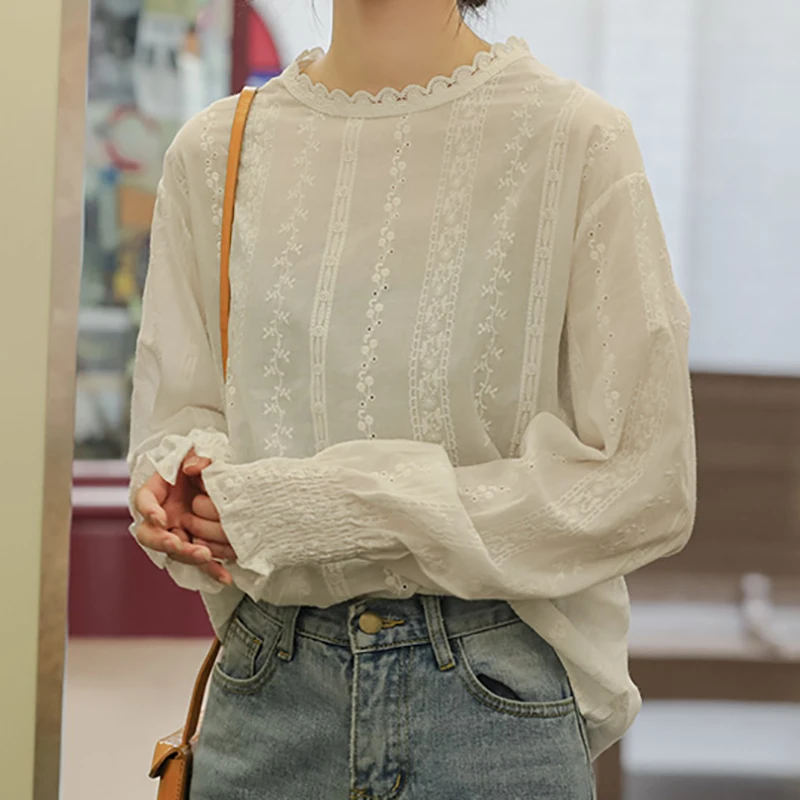 

Women's Spring New Casual Shirts Hollow Out White Basic Lace Blusas Mujer De Made O Neck Long White Basic Vintage Blouses Female