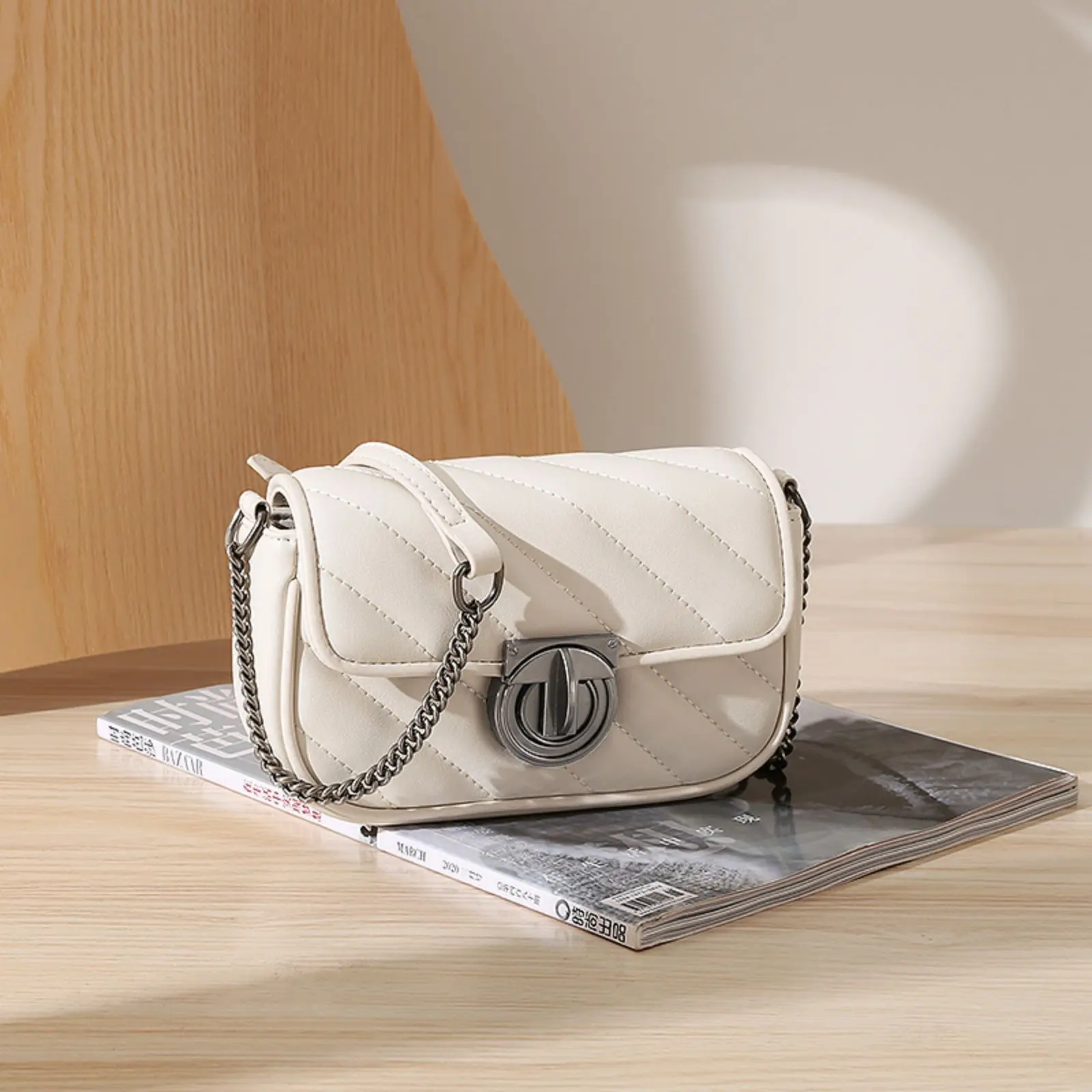 Женская сумка на цепочке ITAMOOD нишевая через плечо с вышивкой для косметики