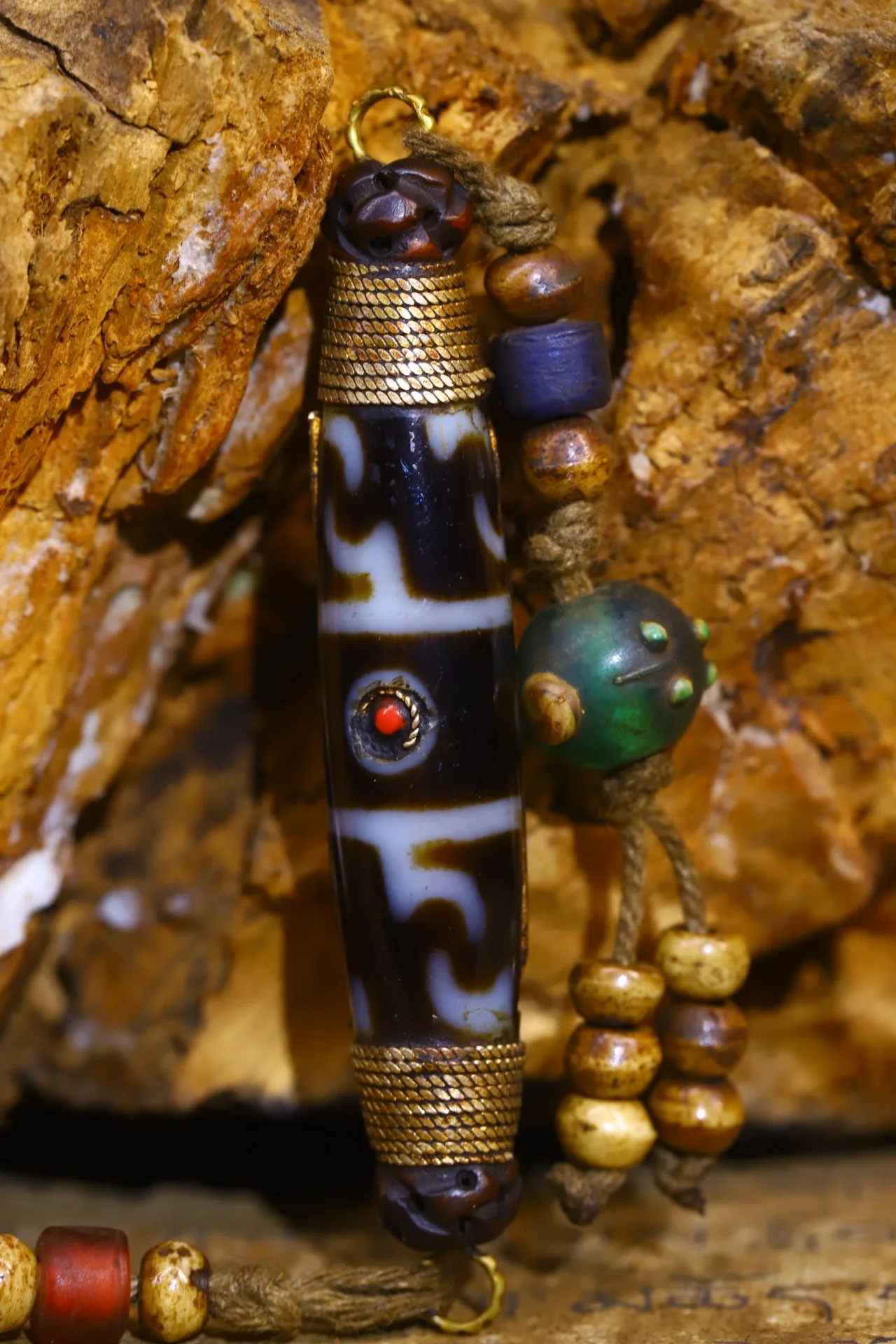 

Коллекция тибетских храмов 3 дюйма, натуральный агат, мозаика, драгоценный камень, бусины gZi, Гуаньинь, искусственная драгоценность