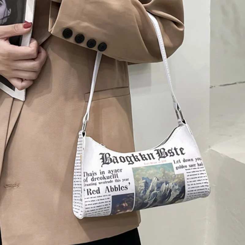 

Модная женская сумка через плечо из искусственной кожи с принтом газеты и букв, повседневная женская маленькая сумочка с пряжкой, сумки
