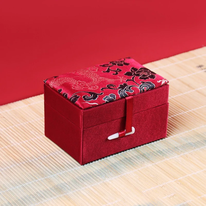 Шелковая шкатулка для украшений