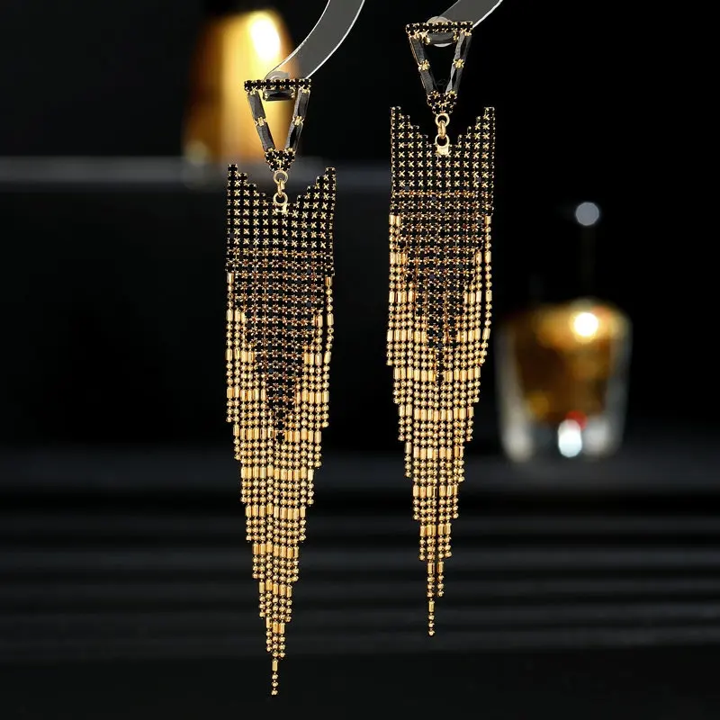 Блестящие светильник ые и роскошные серьги с кисточками украсят лицо в подарок