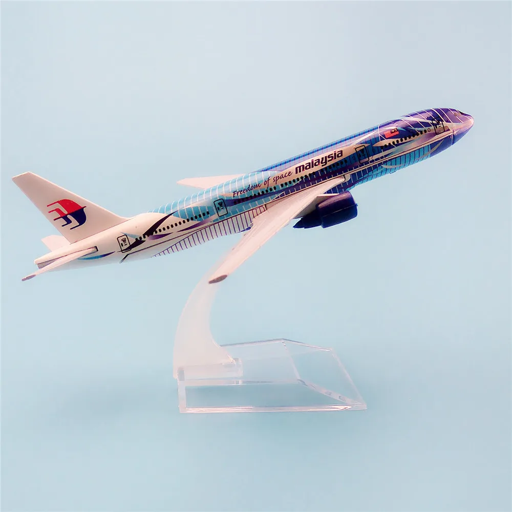 Модель воздушного самолета из металлического сплава модель Malaysia Freedom Of Space B777 Airways