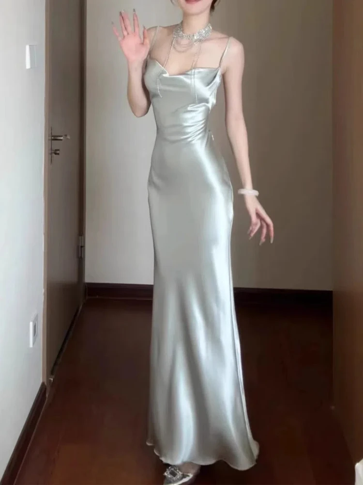 Женское атласное платье на бретельках