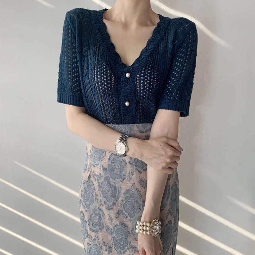 

2022 Summer Korean Chic Gentle V-neck Thin Pearl Buckle Loose Thin Perspective Hollow Out Short Sleeved Sweater