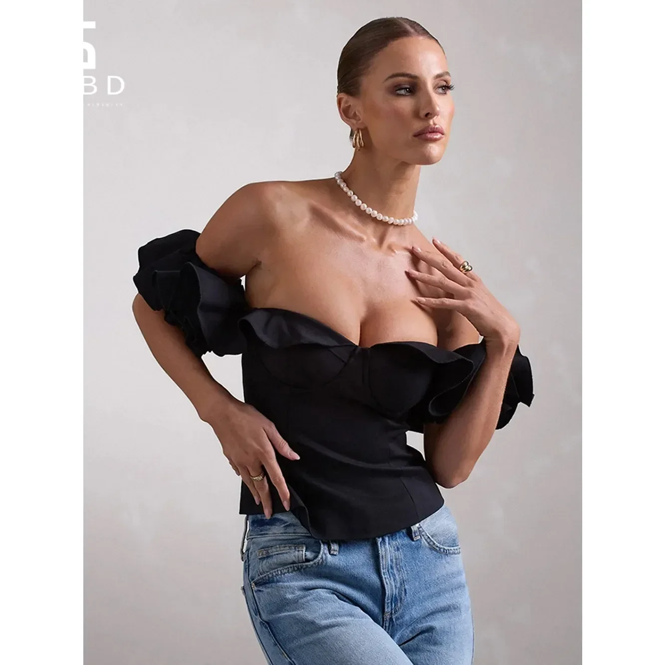 Сексуальный женский топ с открытыми плечами и рюшами на эластичной повязке