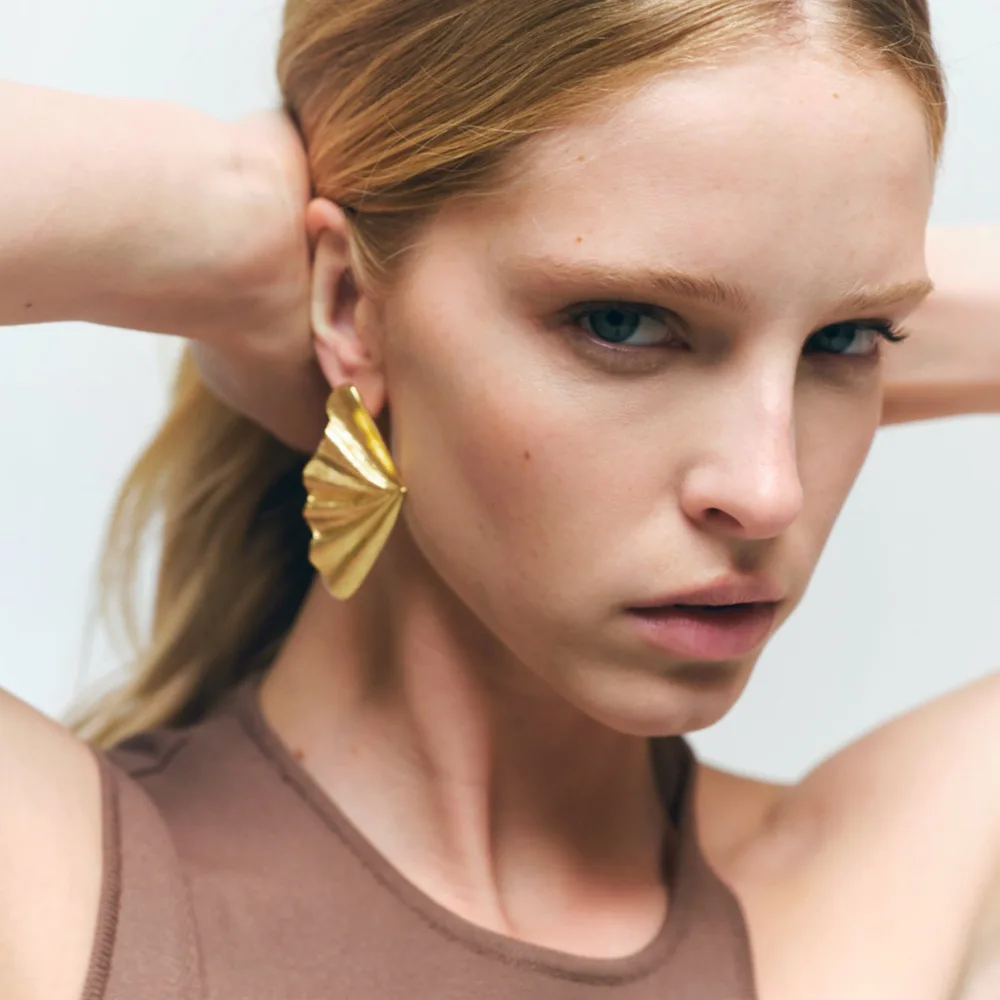 

ZA Metallic Gold-color Scalloped Pleated Leaf Earrings Women's Exaggerated Pop Stud Earring Banquet Jewelry Accessories