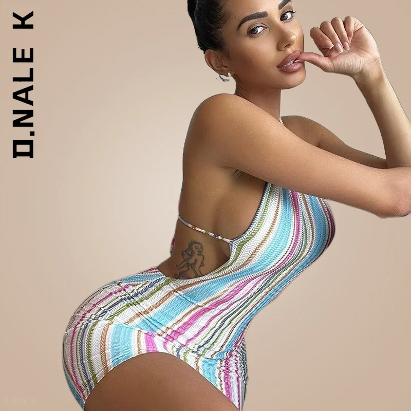 

Женское Короткое платье без рукавов, с лямкой на шее и открытой спиной