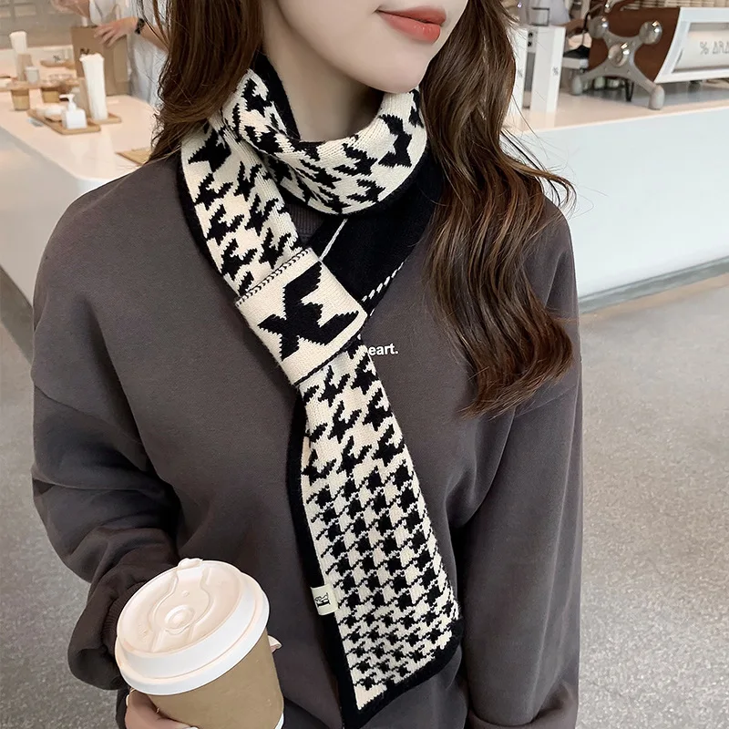 

Winter Vintage Warm Neck Wraps for Women Designer Scarf Letter Printed Fashion Perforated Small Scarf Ladies Knitted Snood Gift