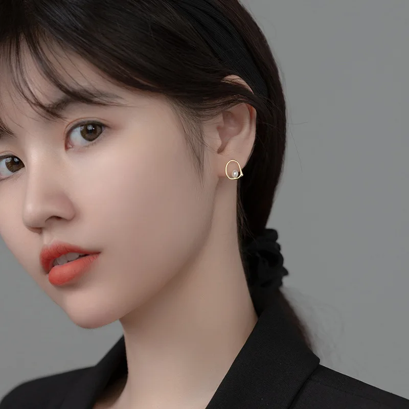 New Fashion Geometric Hollow Stud Earrings For Women Tiny Pearls Golden/White Mini Ear Nail Female Charming Earring Accessories