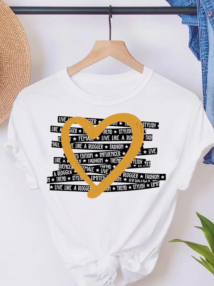 

Футболка женская летняя с коротким рукавом и надписью «Love Heart»