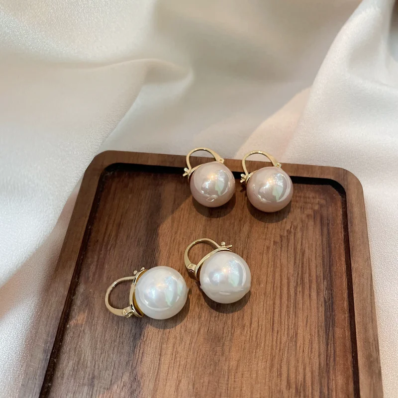 

2023 New Cute Imitation Pearl Hoop Earrings for Women Gold Color Eardrop Minimalism Hoops Wedding Banquet Fashion Jewelry