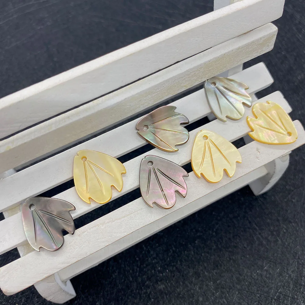 

Various Colors of Leaf Shape Carved Pendant Natural Seawater Shell Fashion Temperament Trendy Cute Jewelry Couple Style 16x17mm