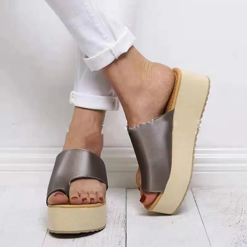 

Woman Shoes 2022 Trends Female Flipflop Summer Designer Slides Elegant Party Sandals Slippers Home Flat Thick Bottom Wedge Heels