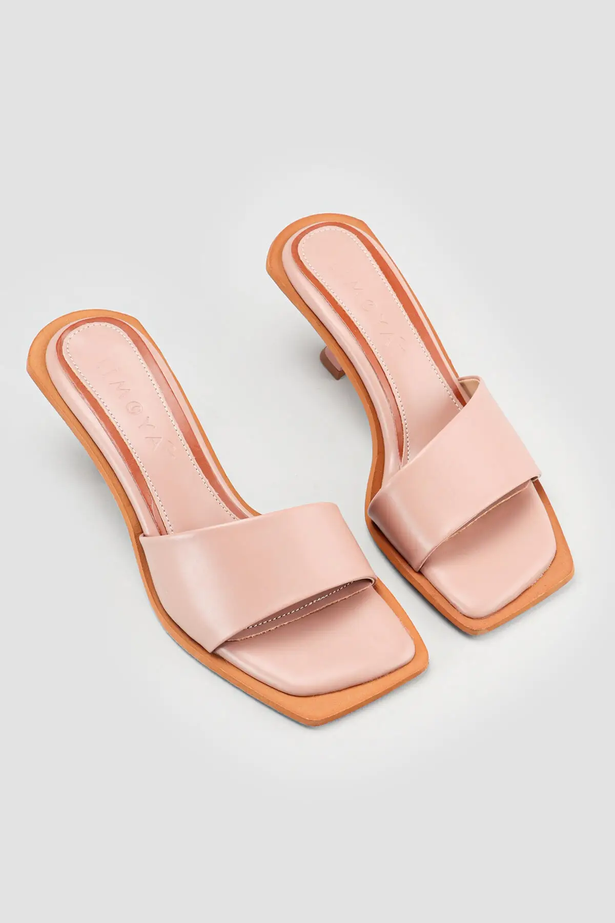 

Female Salmon Low-Heeled Slippers