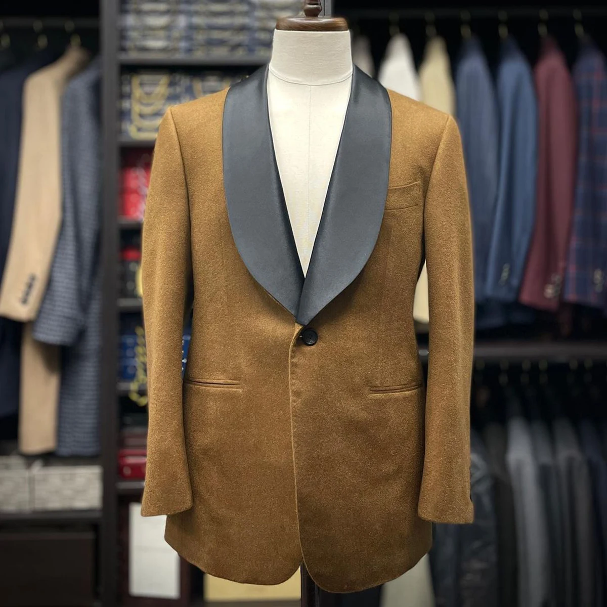 Рисунок 2 - Осенне-зимние свадебные костюмы