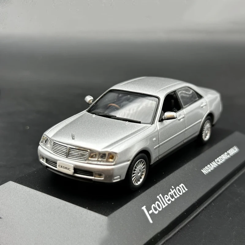 

Модель автомобиля Nissan Cedric Y34 седан в масштабе 1/43