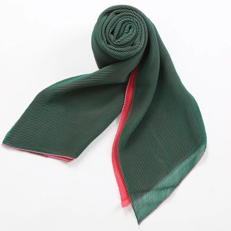 Рисунок 2 - Женский цветной шарф на сезон 2022