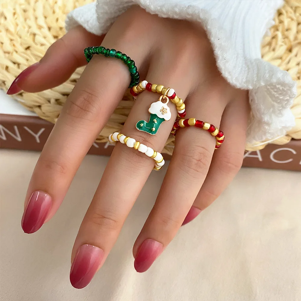 

4pcs Charming Christmas Beaded elasticity Ring Xmas Santa Claus Tree Elk Happy New Year Jewelry for Women Free Shipping Gift