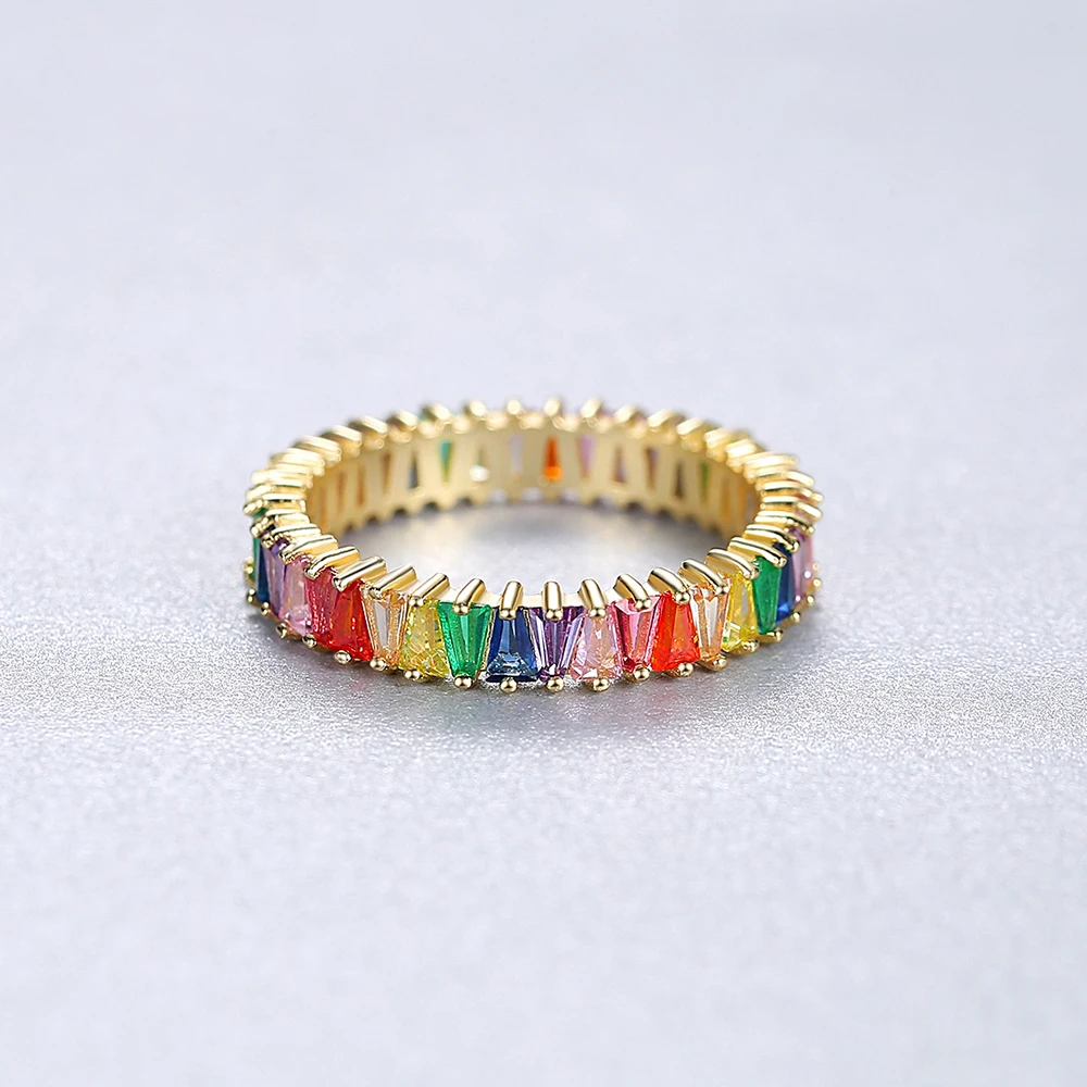 Женское кольцо из серебра 925 пробы с фианитом |