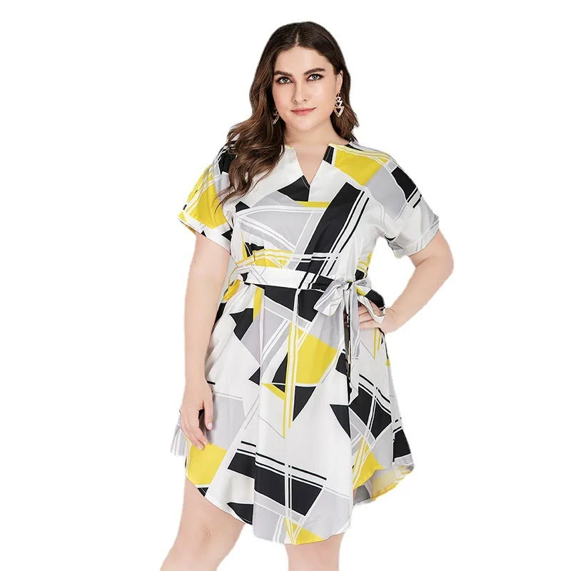 Женское летнее платье с геометрическим принтом повседневное Белое Облегающее
