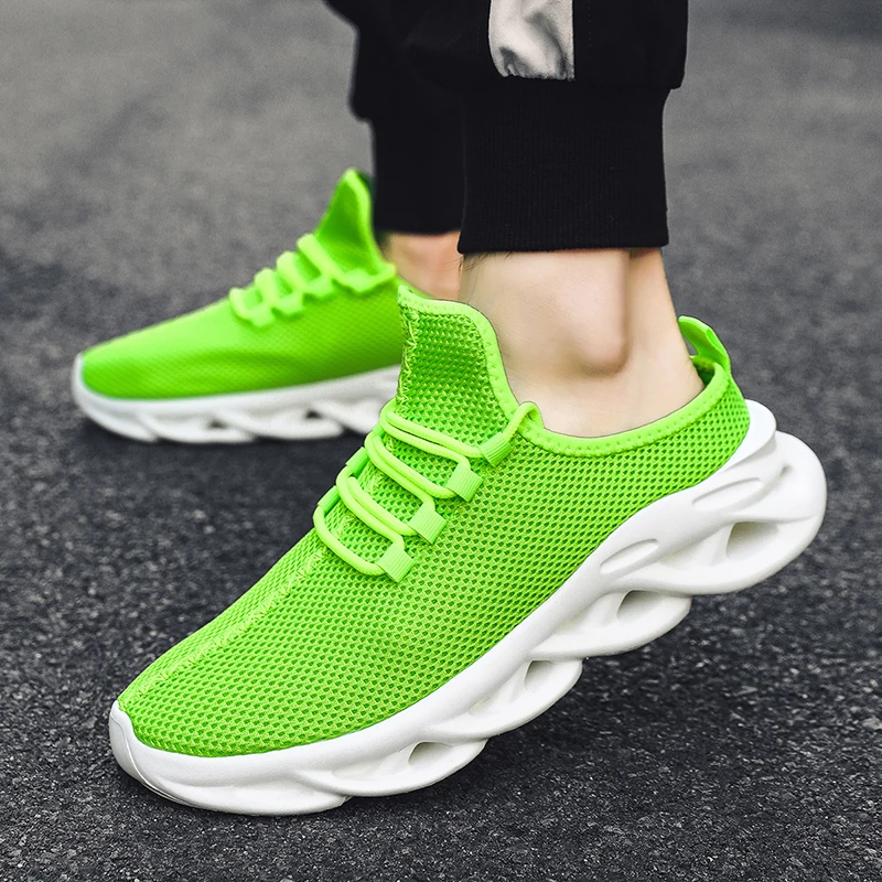 Кроссовки мужские сетчатые для прогулок удобные летние тапки Модная легкая