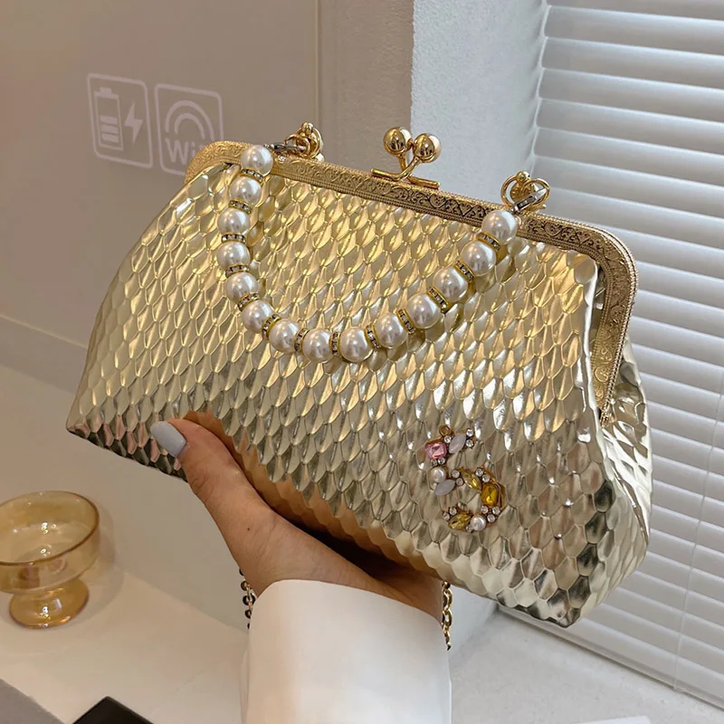 2023 Luxury Women French Minority Shoulder Bags Gold Crossbody Bags Fashion Pearl Chain Shell Clip Small Handbag Eveing Clutch